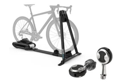 Kickr Rollr SmarTrainer + Pédales Powrlink Zero Left Side